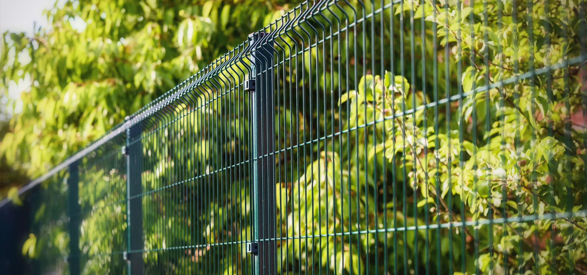 metalowe ogrodzenie